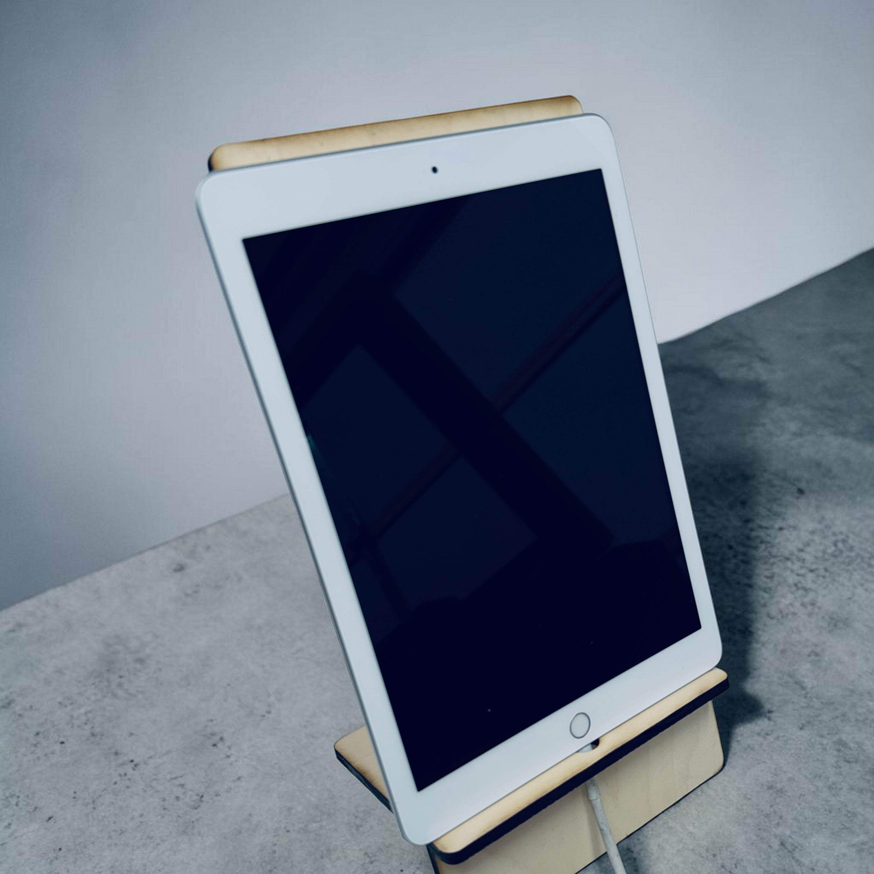 Easel - Cell phone and Pad - There and Back Again